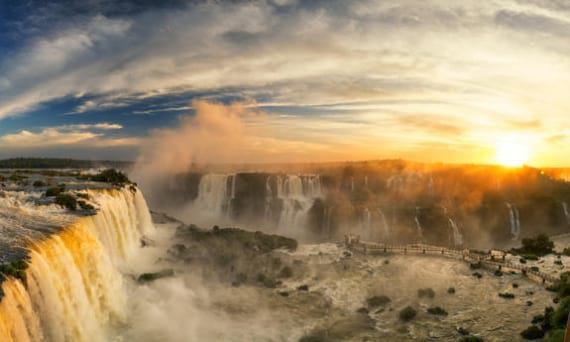Scopri una delle meraviglie del mondo, le incredibili cascate di Iguazú Scopri una delle meraviglie del mondo, le incredibili cascate di Iguazú